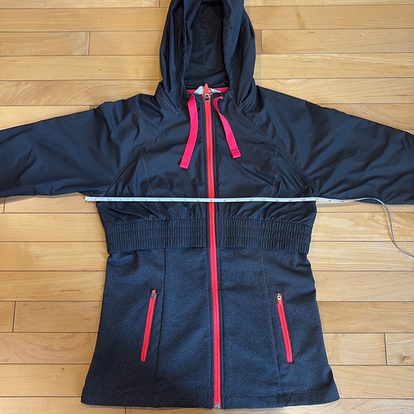 The North Face Grey Hooded Windbreaker - Picture 9 of 11